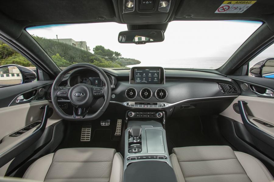 Торпедо Kia Stinger GT-Line (CK) 2017 года  (WW) (фото 26 из 40)